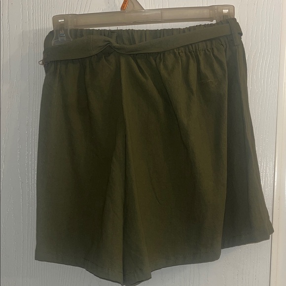 SHEIN White Buttoned Crop Top & Olive Shorts Set size Large - Picture 8 of 13